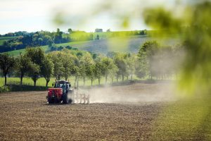 Sojaaussaat auf einem Feld im niederösterreichischen Mostviertel. (c)weinfranz/Verein Soja aus Österreich