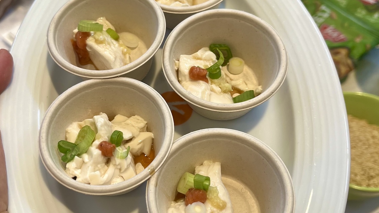 Seidentofu mit Miso-Dip