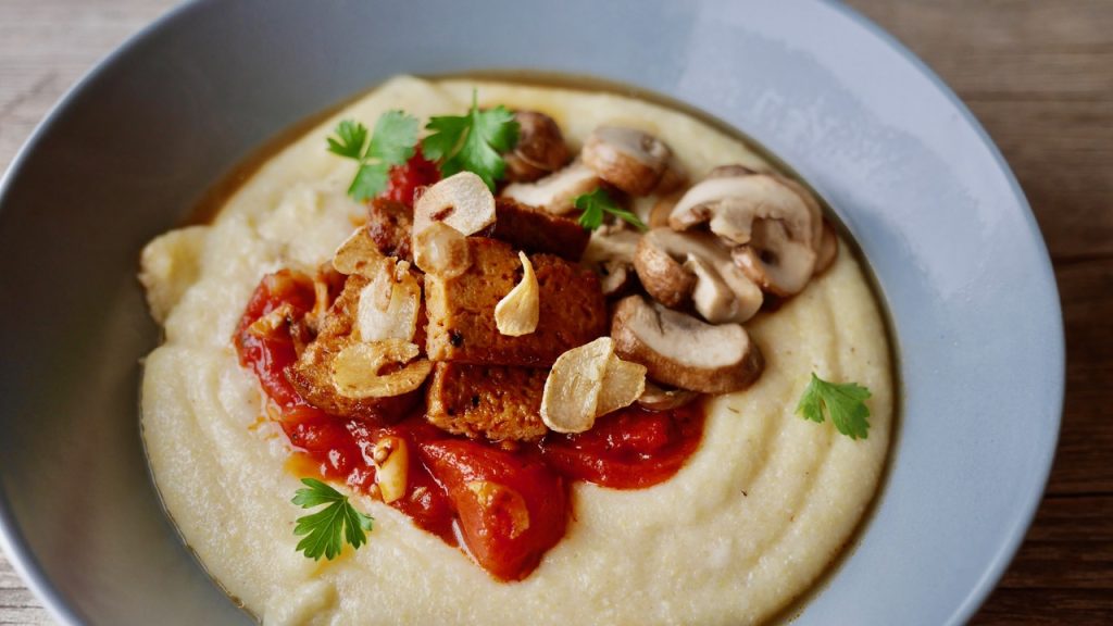 Miso-Tofu mit Polenta
