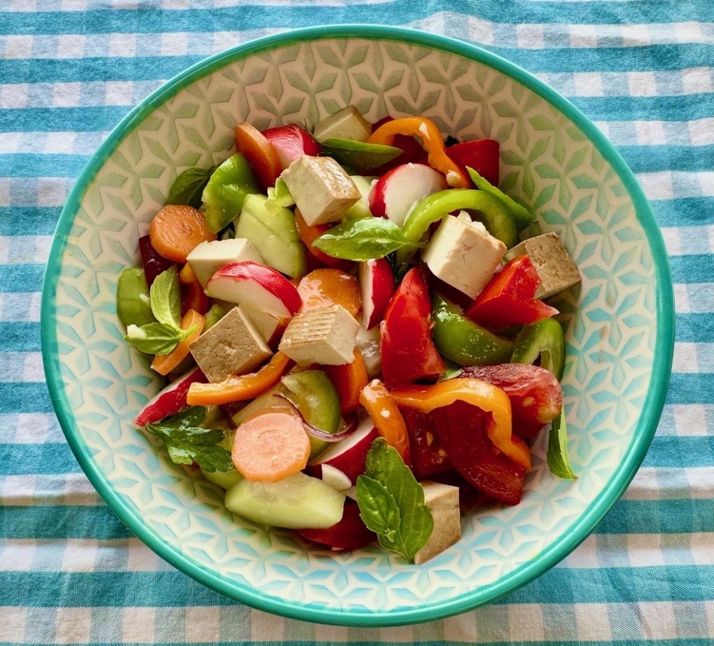 Salat mit Räuchertofu
