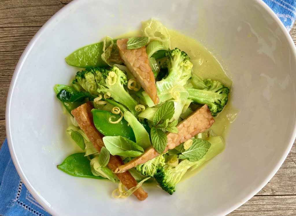Tempeh. Brokkoli, 2 Tempeh-Curry mit Brokkoli
