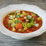 Gemüse-Kichererbsen-Suppe mit Miso