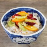 Porridge mit Früchten und Ingwer