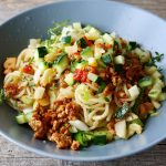 Zucchini-Spaghetti mit Spicy Tofu