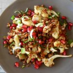 Spicy Sojafaschiertes mit Bratkarfiol und Granatapfel