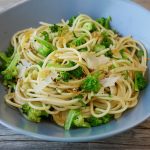 Brokkoli-Knoblauch-Spaghetti mit Miso