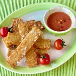 Tempeh-Chips mit Tomaten-Miso-Dip
