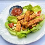 Tempeh-Chips mit BBQ-Soße