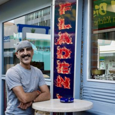 Furat vor seinem Fladenladen am Meidlinger Markt. Foto: Elisabeth Fischer